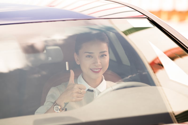 Ng&ocirc; Thanh V&acirc;n cực kỳ ấn tượng với khả năng vận h&agrave;nh của hai mẫu xe chiếc VinFast Lux v&agrave; cho biết sẽ sớm tậu một chiếc để sử dụng l&agrave;m phương tiện di chuyển h&agrave;ng ng&agrave;y.
